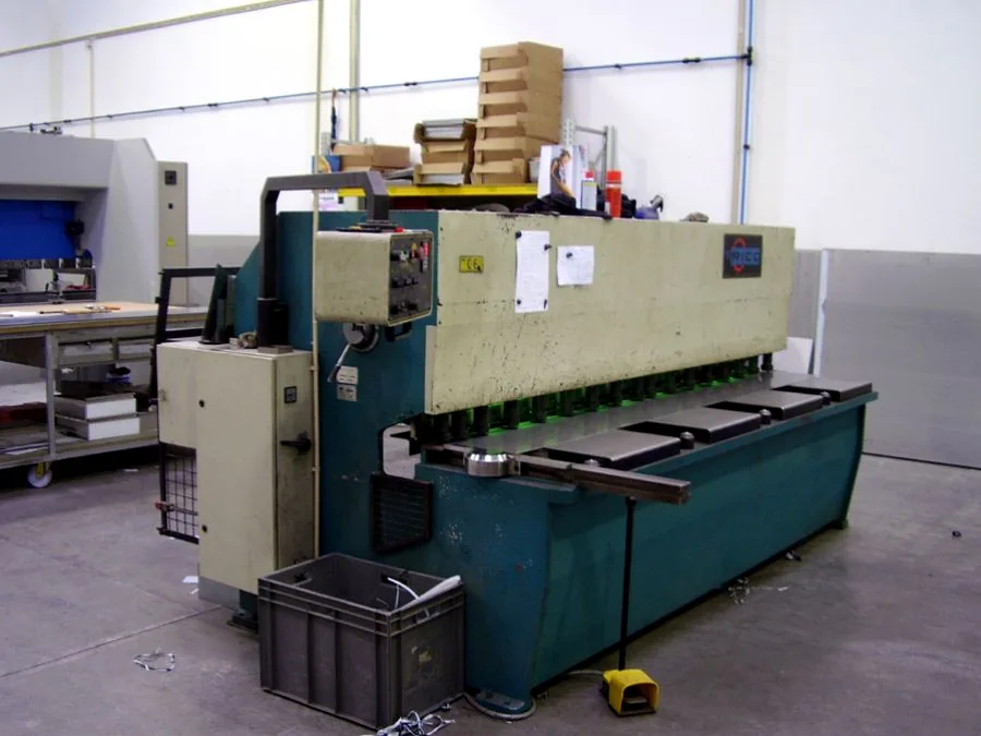Máquina industrial utilizada no fabrico de equipamentos
