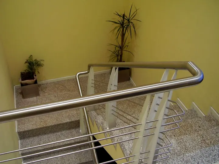 Escadaria e guarda em aço inox